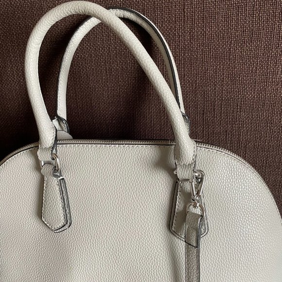 Guess, Silver Gray Handbag - Picture 4 of 9